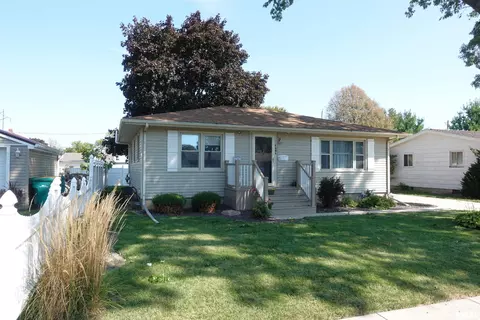 1651 Mcmasters Ave, Galesburg, IL 61401