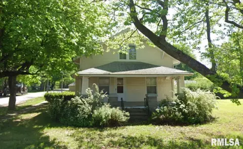 202 S Livergood St, Stonington, IL 62567