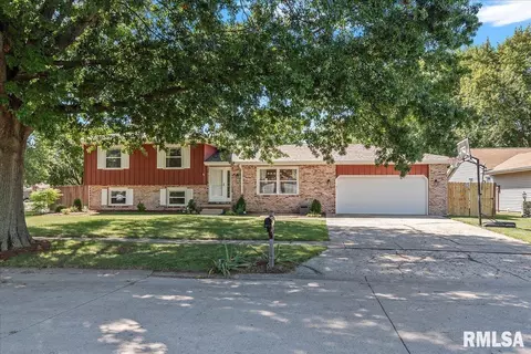 817 Freemans Farm Rd, Springfield, IL 62704