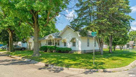 1202 6th St, Lincoln, IL 62656