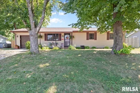 307 N Iris Dr, Auburn, IL 62615