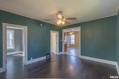 559 E Pine St, Canton, IL 61520 photo 10