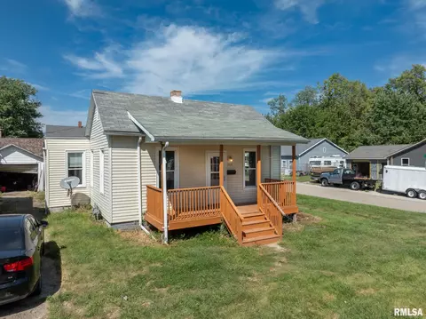 559 E Pine St, Canton, IL 61520 photo 2