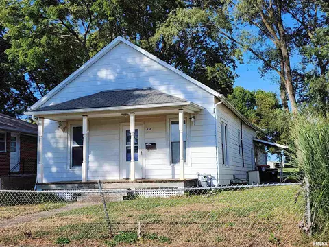 430 Willard Ave, Lincoln, IL 62656