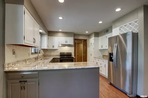 2131 Cherry Ln, Quincy, IL 62305 photo 3