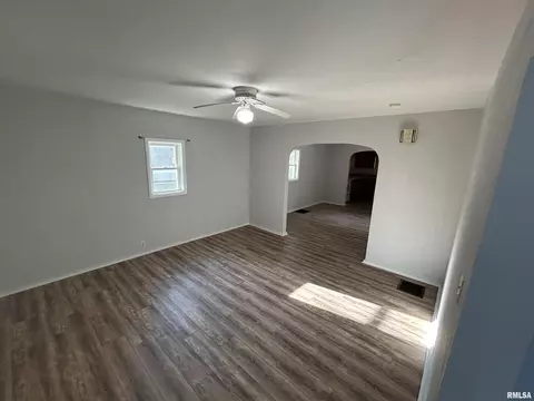 212 Ann Dr, Tallula, IL 62688 photo 3