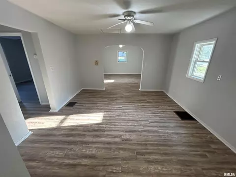 212 Ann Dr, Tallula, IL 62688 photo 6