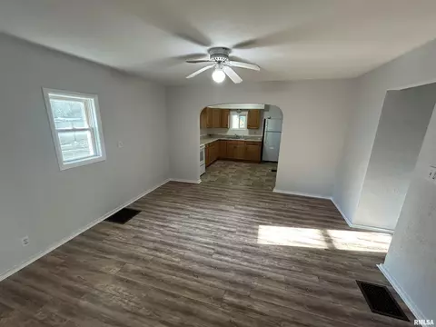 212 Ann Dr, Tallula, IL 62688 photo 5