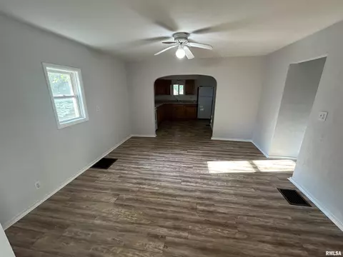 212 Ann Dr, Tallula, IL 62688 photo 4