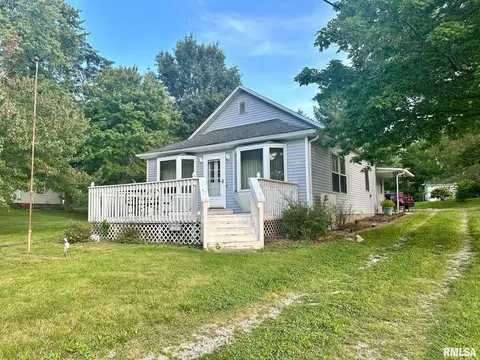 306 W Elm St, Thayer, IL 62689