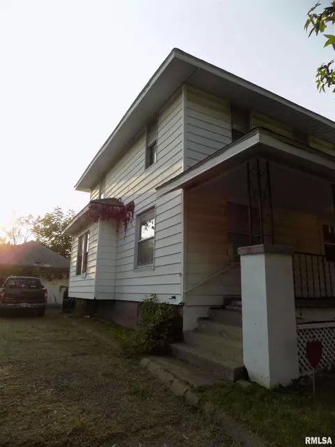 2521 S 9th St, Springfield, IL 62703 photo 3