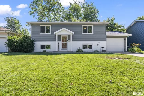 42 Nottingham Rd, Chatham, IL 62629
