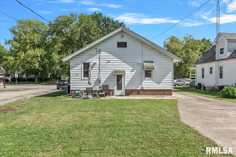 Exterior - 1405 Monument Ave, Springfield, IL 62702 photo 6 of 8