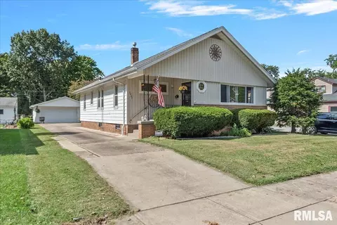Exterior - 1405 Monument Ave, Springfield, IL 62702 photo 2 of 8