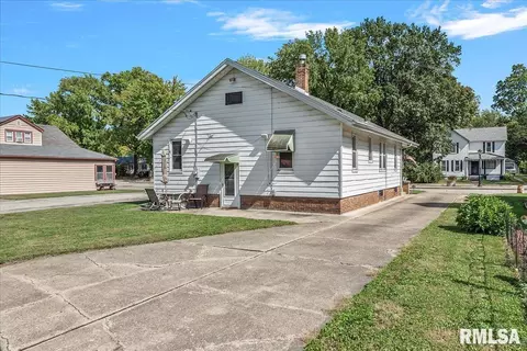 Exterior - 1405 Monument Ave, Springfield, IL 62702 photo 5 of 8