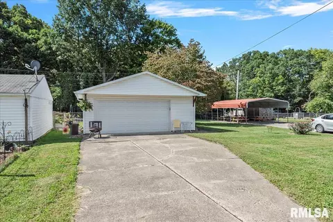 Exterior - 1405 Monument Ave, Springfield, IL 62702 photo 4 of 8