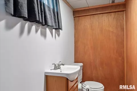 Bath - 1405 Monument Ave, Springfield, IL 62702 photo 2 of 2