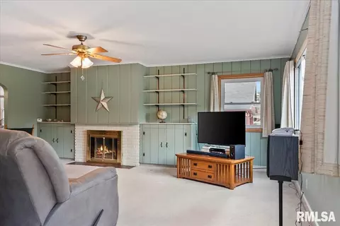 Living - 1405 Monument Ave, Springfield, IL 62702 photo 1 of 2