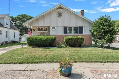 1405 Monument Ave, Springfield, IL 62702