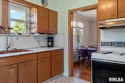 Kitchen - 1405 Monument Ave, Springfield, IL 62702 photo 3 of 3