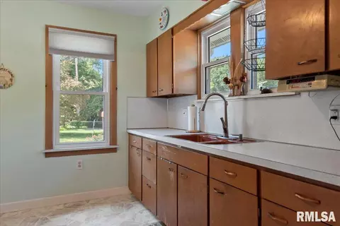 Kitchen - 1405 Monument Ave, Springfield, IL 62702 photo 1 of 3