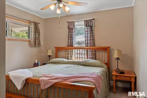 Bedroom - 1405 Monument Ave, Springfield, IL 62702 photo 3 of 4