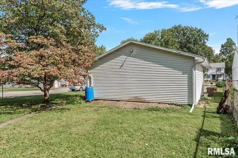 Exterior - 1405 Monument Ave, Springfield, IL 62702 photo 8 of 8