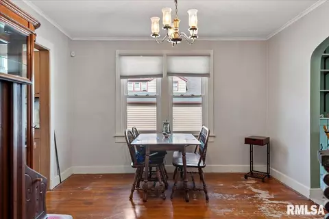 Dining - 1405 Monument Ave, Springfield, IL 62702 photo 1 of 2