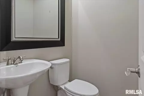 Bath - 1801 Blue Stone Dr, Springfield, IL 62711 photo 1 of 7