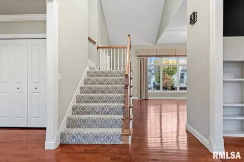Entry Way - 1801 Blue Stone Dr, Springfield, IL 62711 photo 2 of 6
