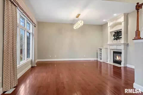 Living - 1801 Blue Stone Dr, Springfield, IL 62711 photo 3 of 11