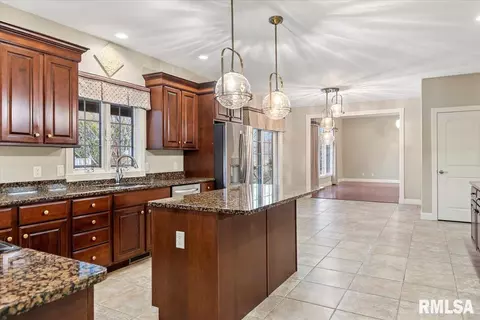 Kitchen - 1801 Blue Stone Dr, Springfield, IL 62711 photo 5 of 5