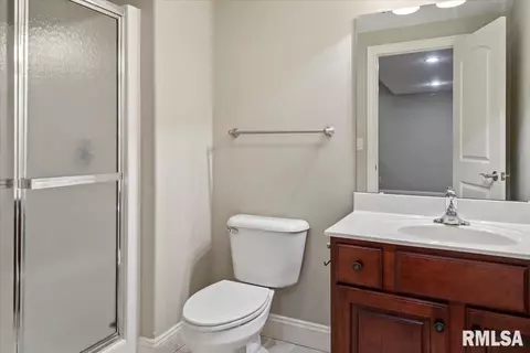 Bath - 1801 Blue Stone Dr, Springfield, IL 62711 photo 7 of 7