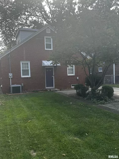 Exterior - 2029 S Whittier Ave, Springfield, IL 62704 photo 1 of 4