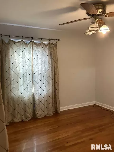 Bedroom - 2029 S Whittier Ave, Springfield, IL 62704 photo 5 of 6