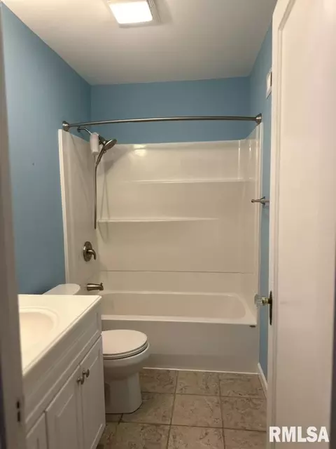 Bath - 2029 S Whittier Ave, Springfield, IL 62704 photo 1 of 2