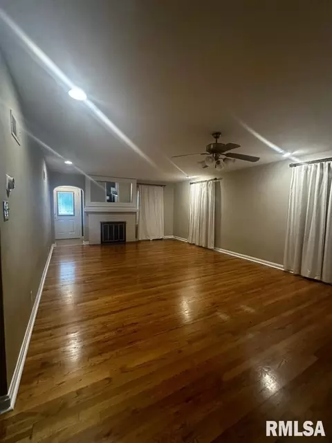 Living - 2029 S Whittier Ave, Springfield, IL 62704 photo 3 of 3