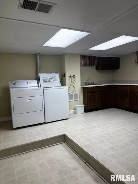 Other - 2029 S Whittier Ave, Springfield, IL 62704 photo 2 of 7