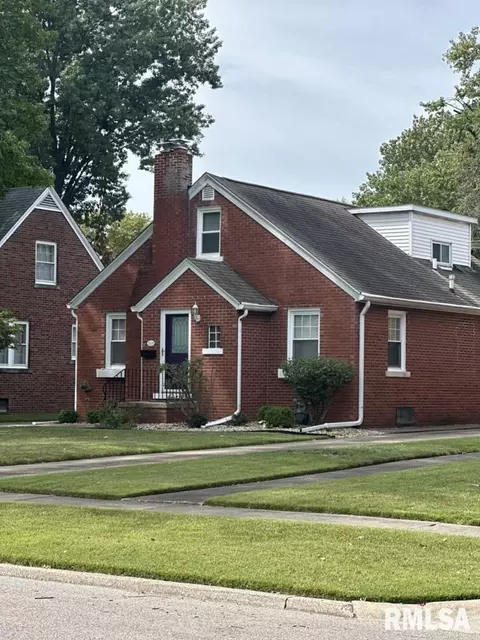 Exterior - 2029 S Whittier Ave, Springfield, IL 62704 photo 3 of 4
