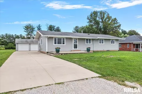 118 13th St, Pawnee, IL 62558