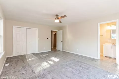 916 E Madison St, Riverton, IL 62561 photo 8