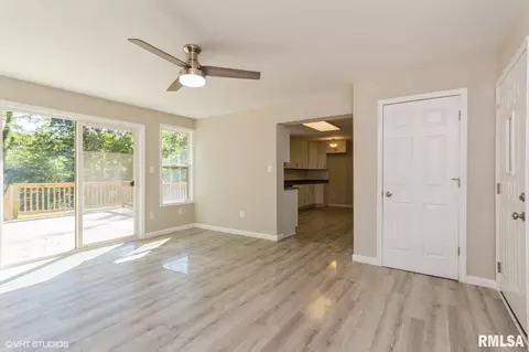 916 E Madison St, Riverton, IL 62561 photo 6