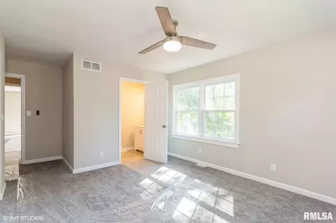 916 E Madison St, Riverton, IL 62561 photo 10