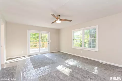 916 E Madison St, Riverton, IL 62561 photo 9