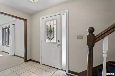 Entry Way - 1101 Green Meadow Ln, Springfield, IL 62712 photo 2 of 2
