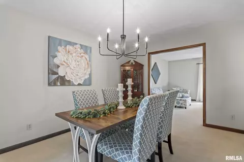 Dining - 1101 Green Meadow Ln, Springfield, IL 62712 photo 2 of 5