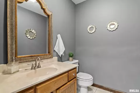 Bath - 1101 Green Meadow Ln, Springfield, IL 62712 photo 1 of 3