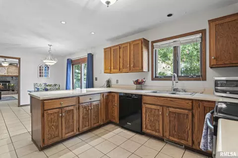 Kitchen - 1101 Green Meadow Ln, Springfield, IL 62712 photo 1 of 4