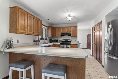 Kitchen - 1101 Green Meadow Ln, Springfield, IL 62712 photo 3 of 4
