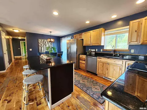 210 Bittersweet St, Payson, IL 62360 photo 6